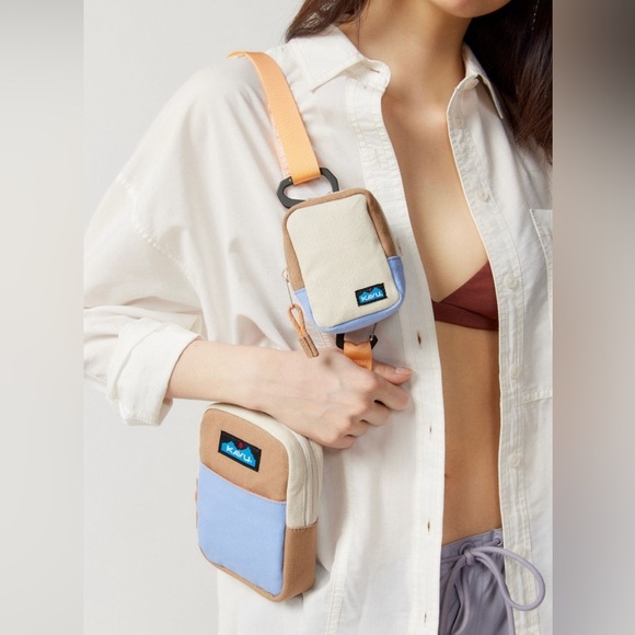 Kavu Handbags - KAVU Crossbody Bag Yorktown New With Tags